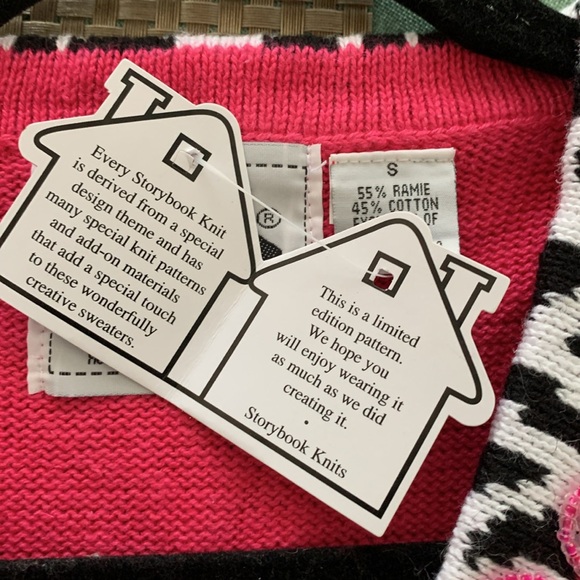 Storybook Vest - Picture 3 of 4